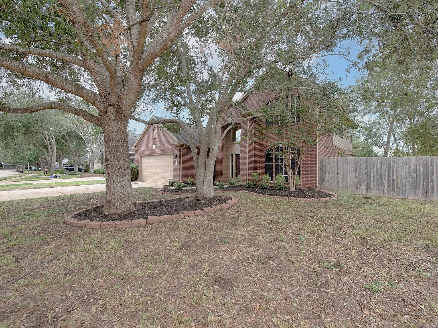 4 bed, 2.5 bath, 2392 sqft, $2,699 — Photo 3