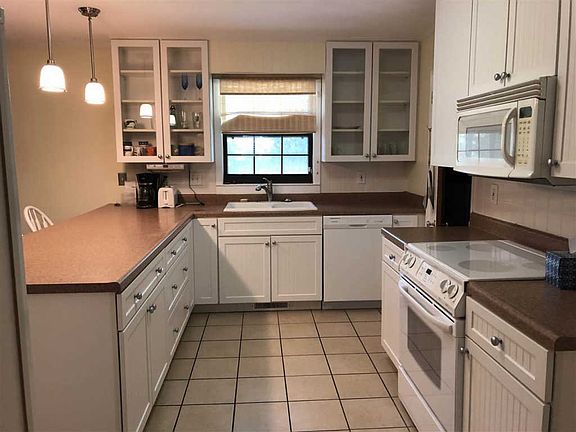 2nd image of 2908 Primrose Ln
