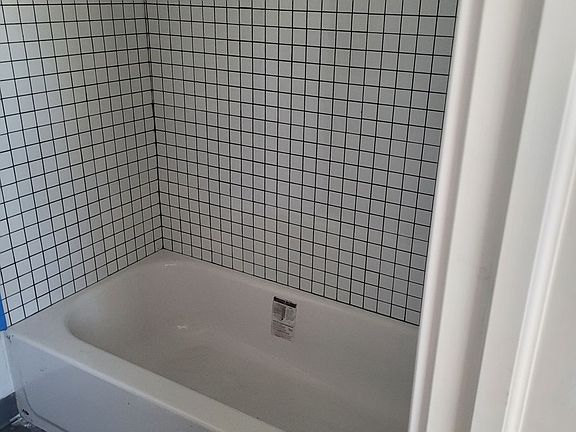 4th image of 1412 Windrim Ave #3