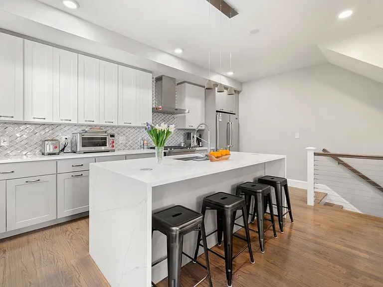 55 Hutchings St #4 — Photo 2