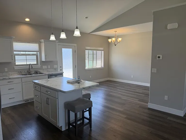 807 Bitterbrush St — Photo 2