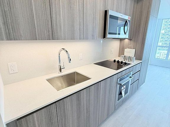 3rd image of 15 Richardson St #1911