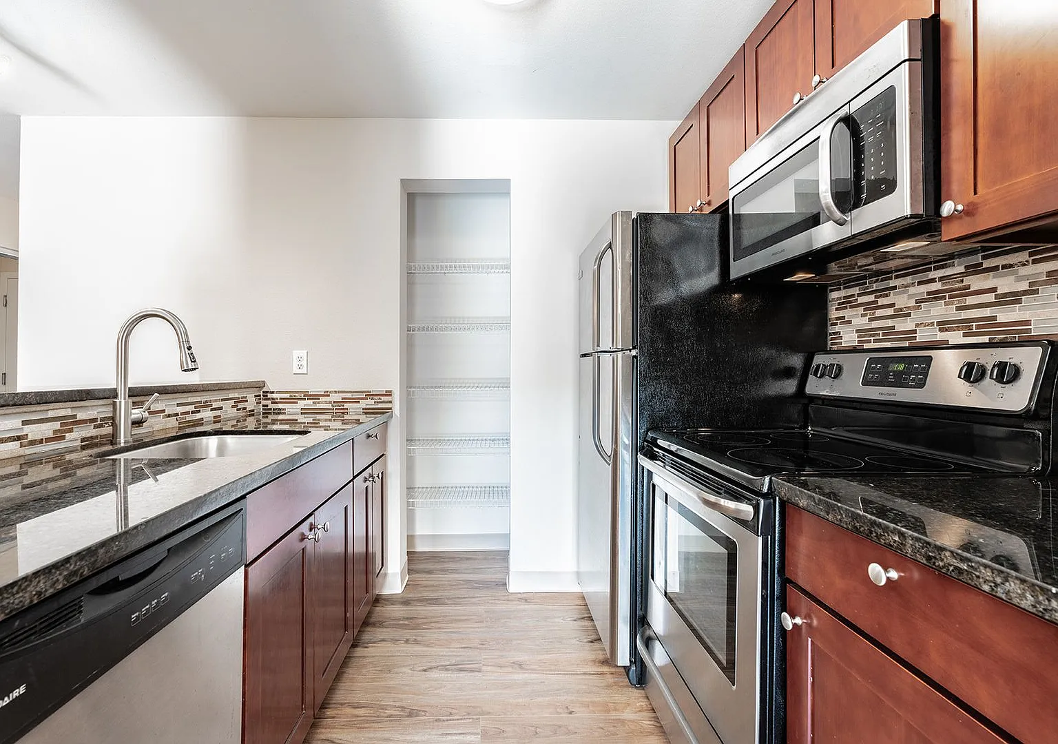 Landmark Apartments — Photo 4