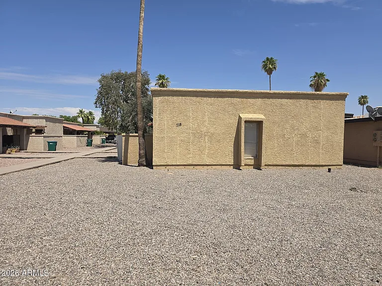 715 N Arrowhead Dr #3 — Photo 2