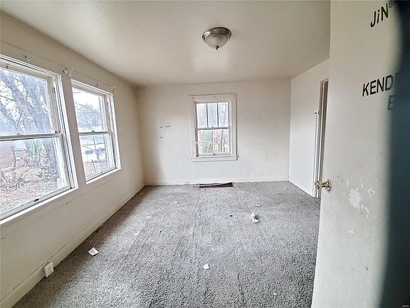 3rd image of 7061 Florence Pl