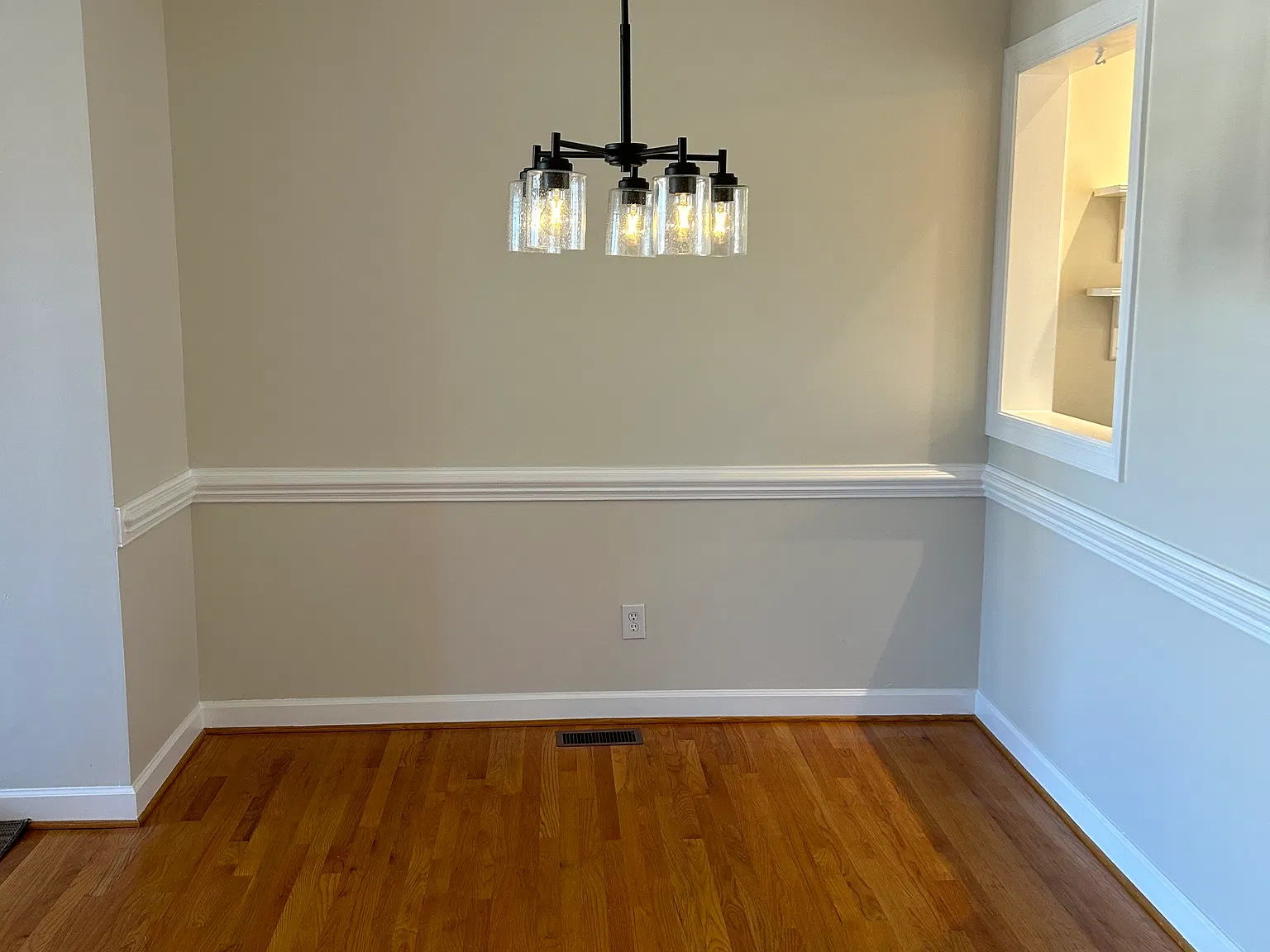 3 bed, 2.5 bath, 1900 sqft, $3,700 — Photo 4