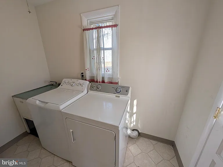 14 Westwood Cir — Photo 13