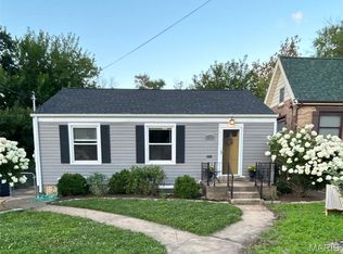 818 Sanders Pl, Saint Louis, MO 63126