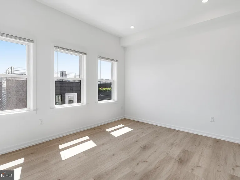 209 New St #6B — Photo 15