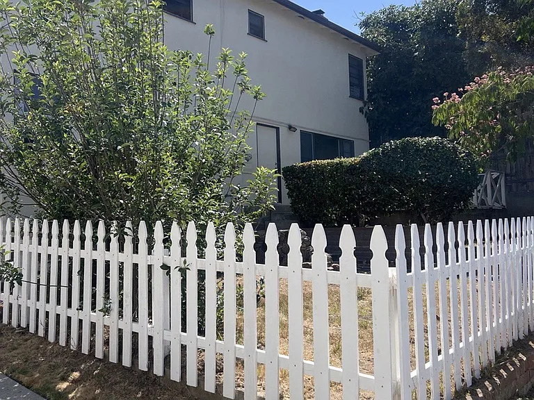 2609 Voorhees Ave — Photo 23