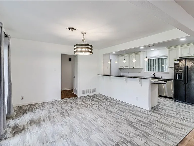 1022 Herndon St — Photo 16