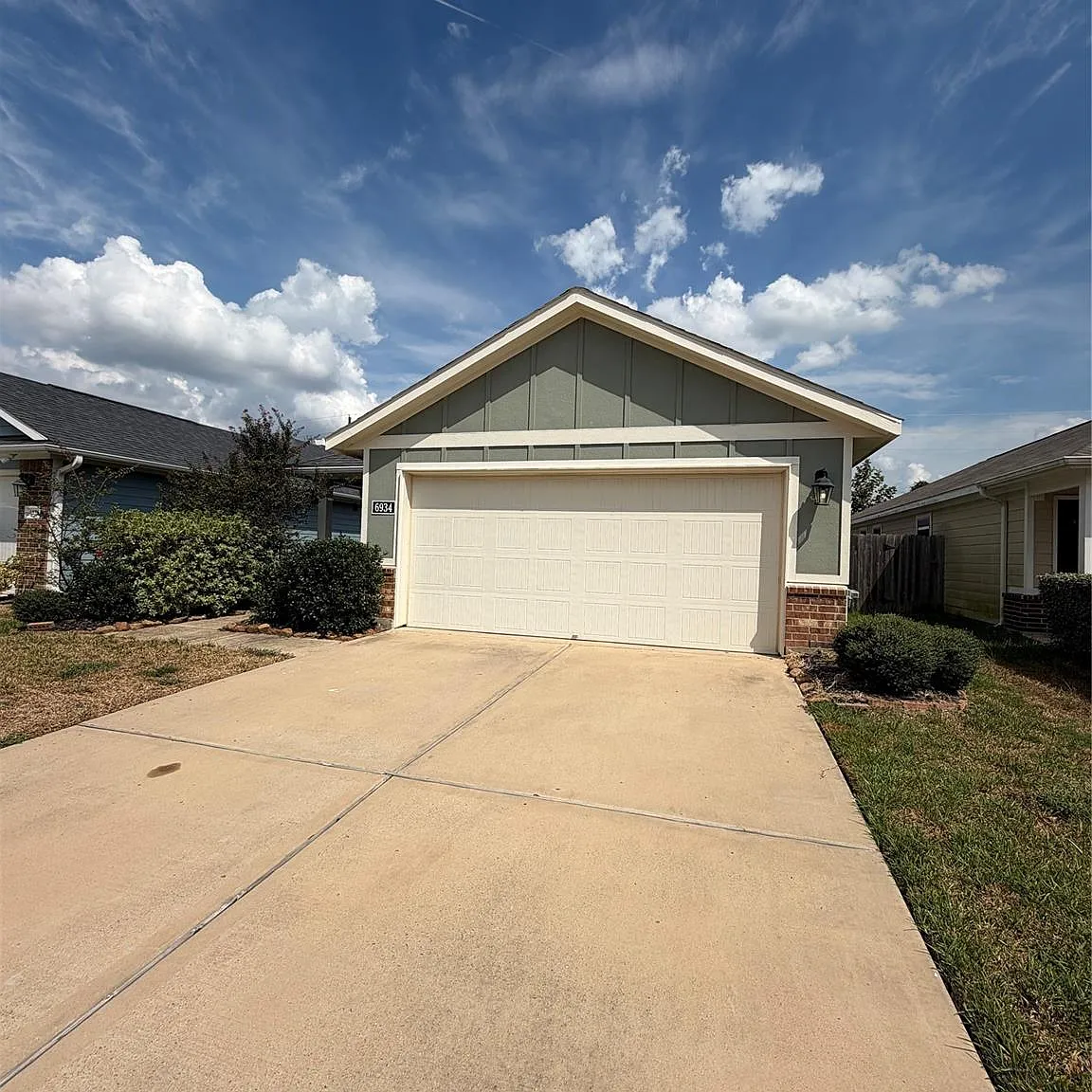 3 bed, 2.0 bath, 1648 sqft, $2,100 — Photo 1