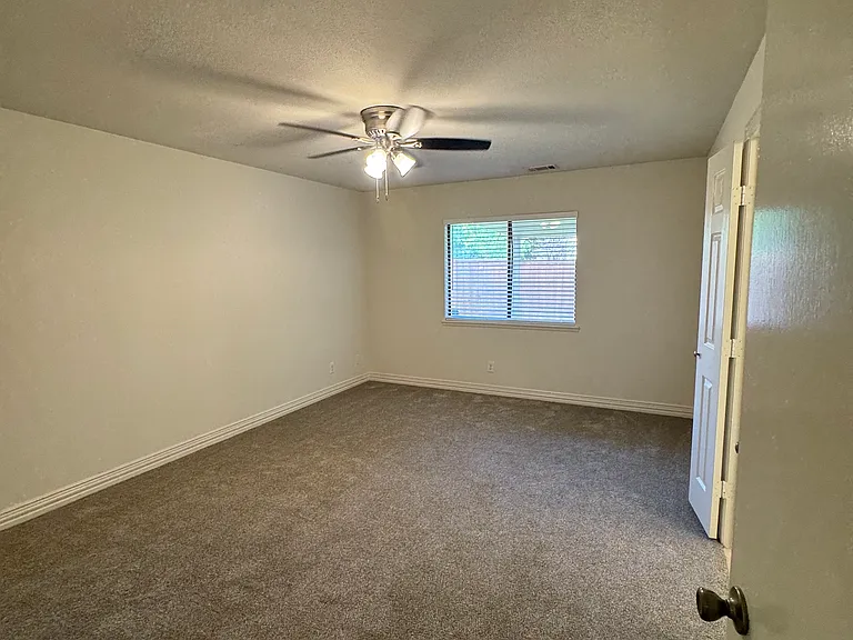 1104 Kesser Dr — Photo 20