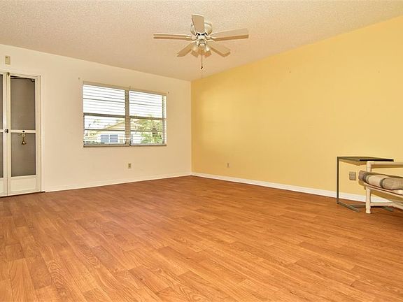 4th image of 1906 Canterbury Ln Unit 8