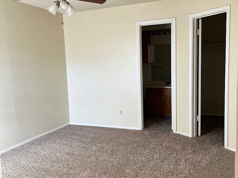Bentwood Apartments — Photo 25