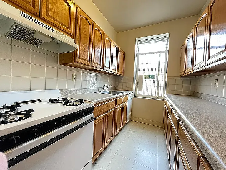 901 Saint Johns Pl #2D — Photo 4