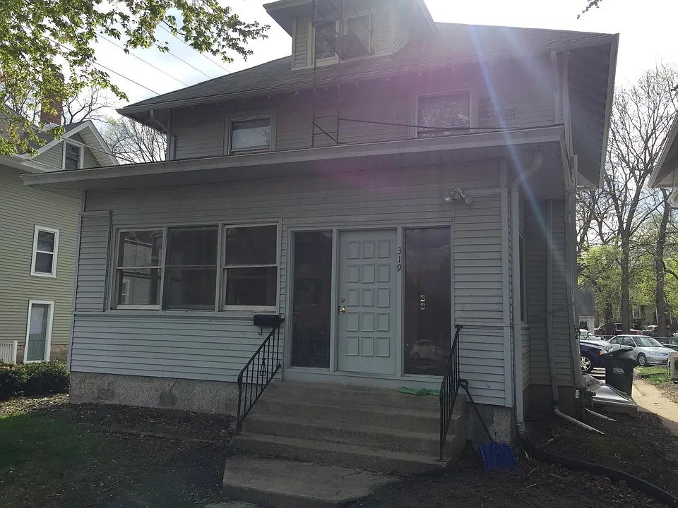 319 N Linn St