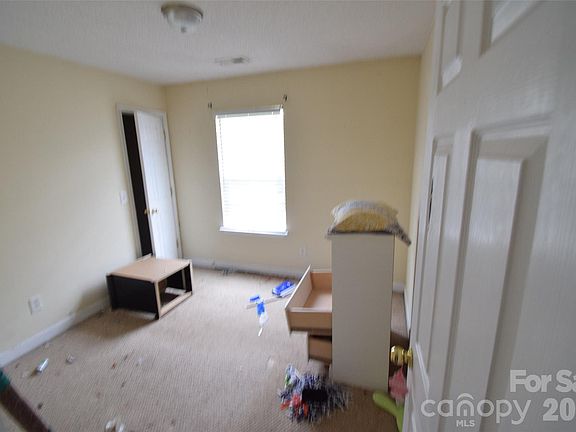 5th image of 633 Overlook Rd