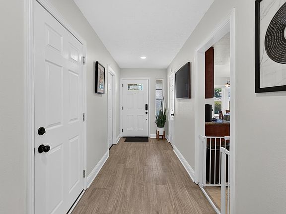 3rd image of 27 Rock Hill Ct