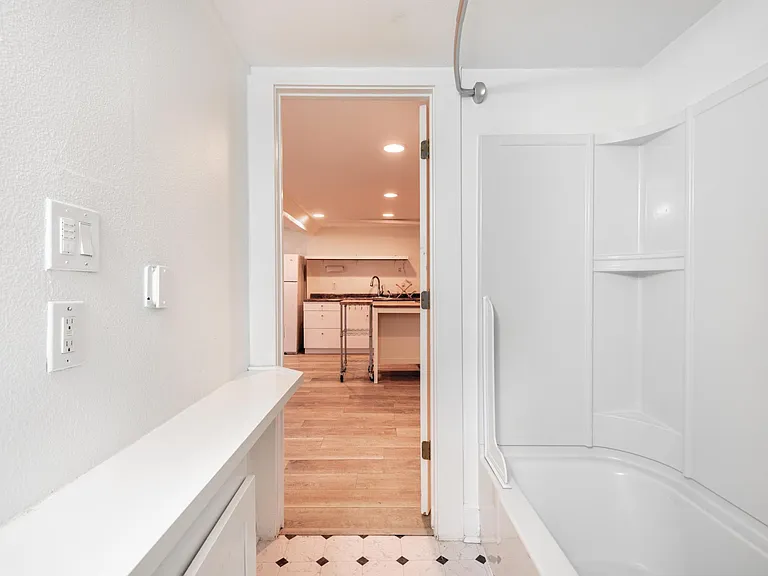 2306 SE Caruthers St #C — Photo 22