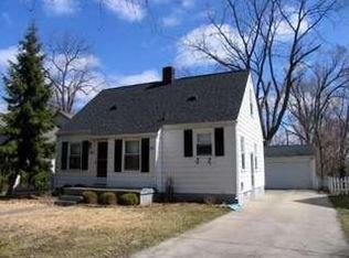 345 S Roslyn Rd, Waterford, MI 48328