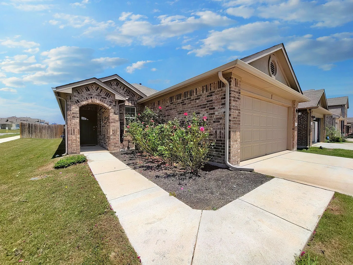 Spacious 3 Bed / 2 Bath Corner Lot Home in Georgetown, TX 78626 — Photo 2