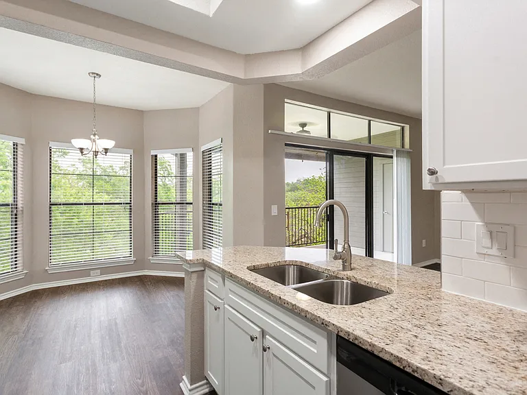 Waters Edge Apartment Homes — Photo 118