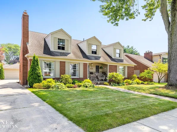 20072 E Ballantyne Ct, Grosse Pointe Woods, MI 48236