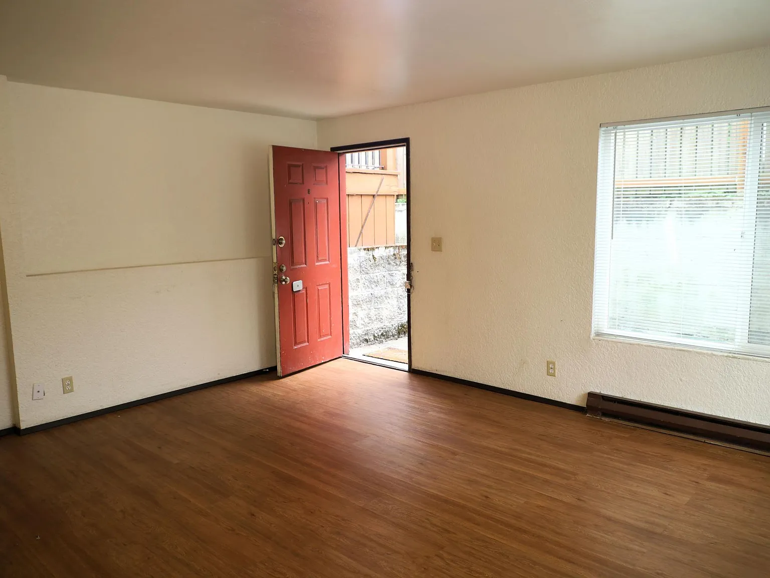 3 bed, 966 sqft, $2,500 — Photo 3