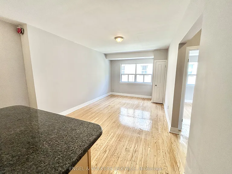 90 25th St #2 — Photo 3