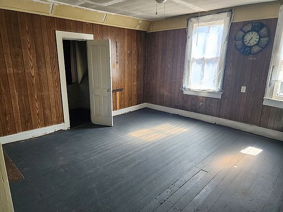 2 room upstairs
