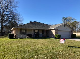 604 Country Club Dr, Picayune, MS 39466