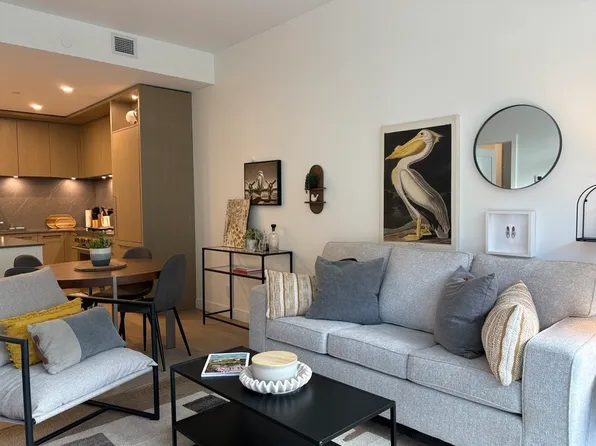 3409 Lakeshore Rd #301, Kelowna, BC V1W 0G6