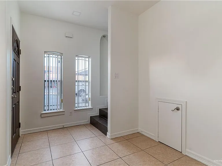 1307 W Fig Ave #B — Photo 2