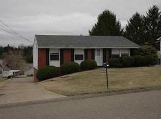 105 Coventry Dr, Monaca, PA 15061