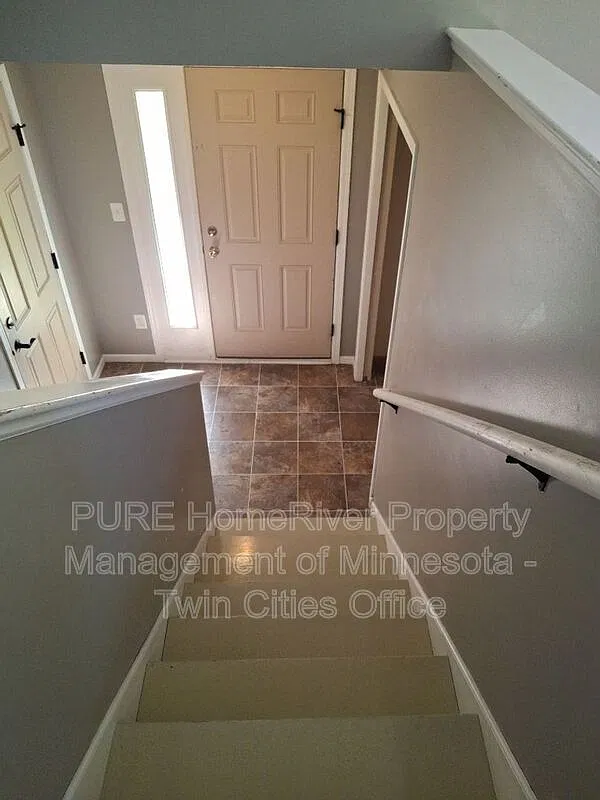 4 bed, 2.0 bath, 1948 sqft, $2,310 — Photo 4