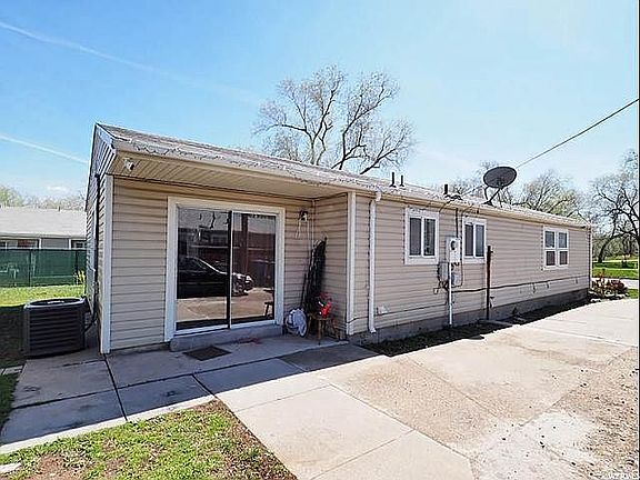 3rd image of 1116 W American Ave