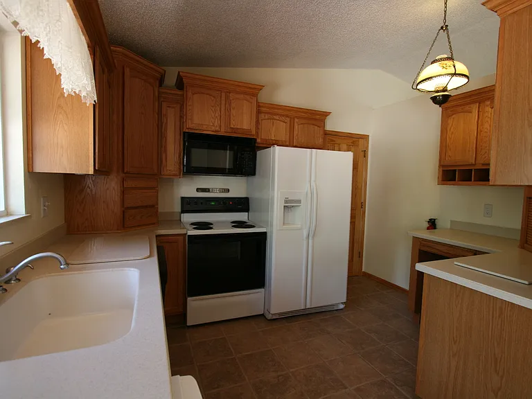 1092 Stanton St — Photo 5