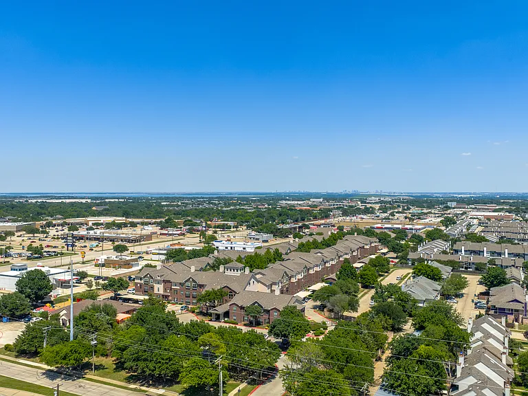 Lewisville Green — Photo 2
