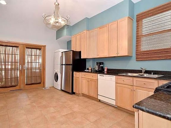 5th image of 1737 N Rockwell St #1