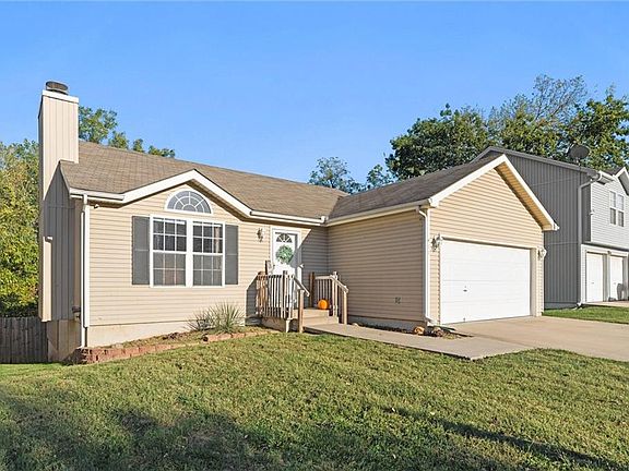 2nd image of 411 N Queen Ridge Ave