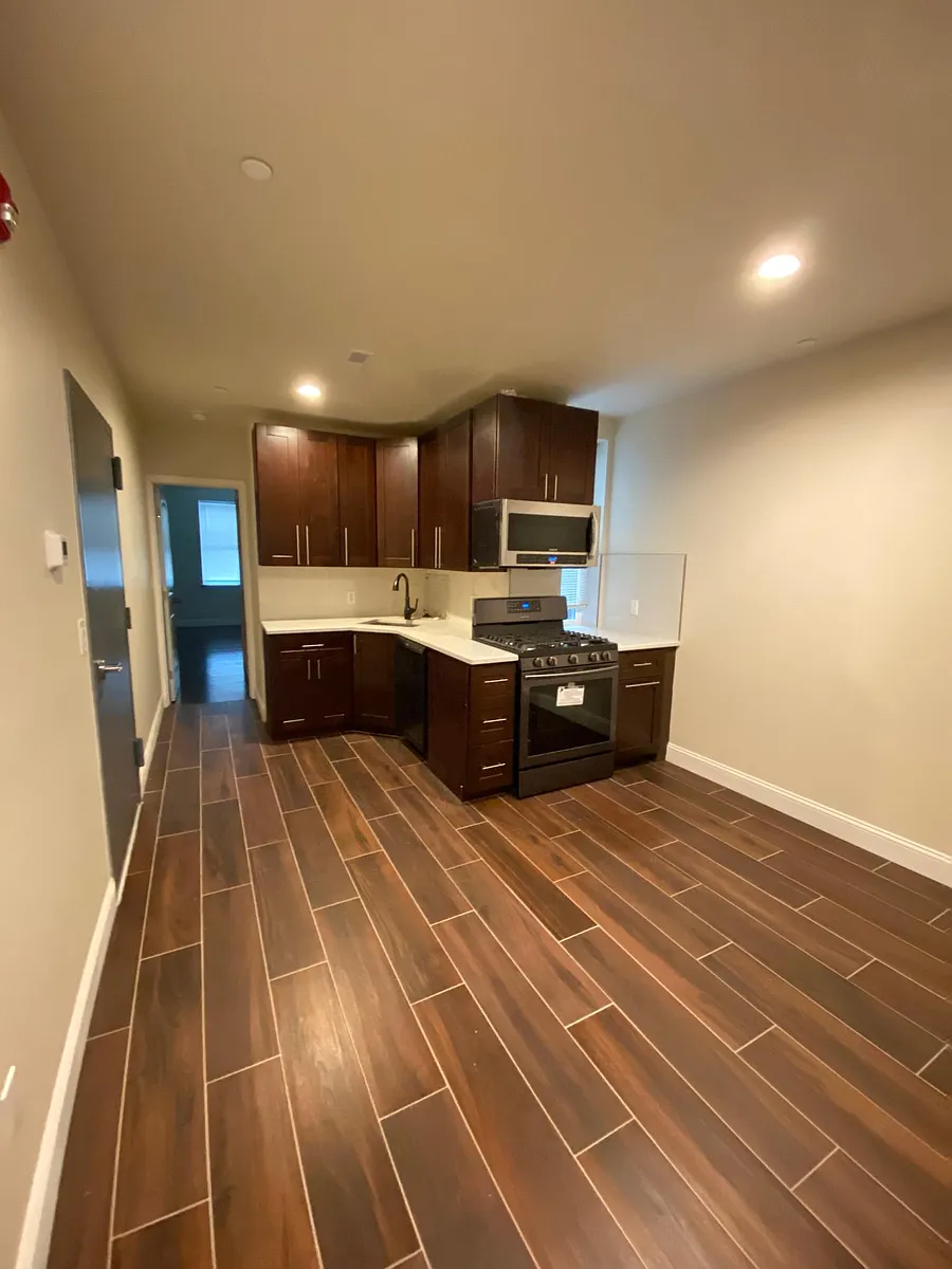 Photo 2 of 10 - 826 Reed St #2 - Philadelphia, PA Building Photo - 826 Reed St #2