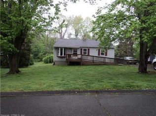 4 Laurel Ln, Farmington, CT 06032