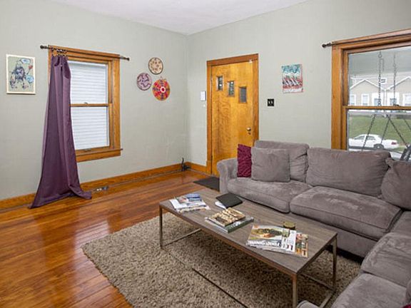4th image of 940 Ash St