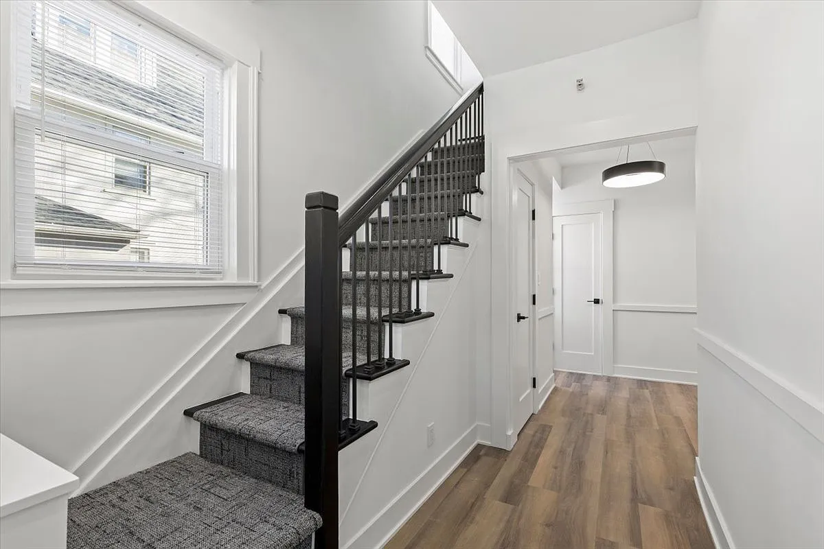 3 bed, 1700 sqft, $6,200 — Photo 3