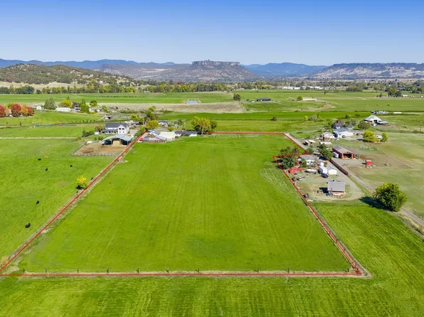 3373 Scenic Ave, Central Pt, OR 97502