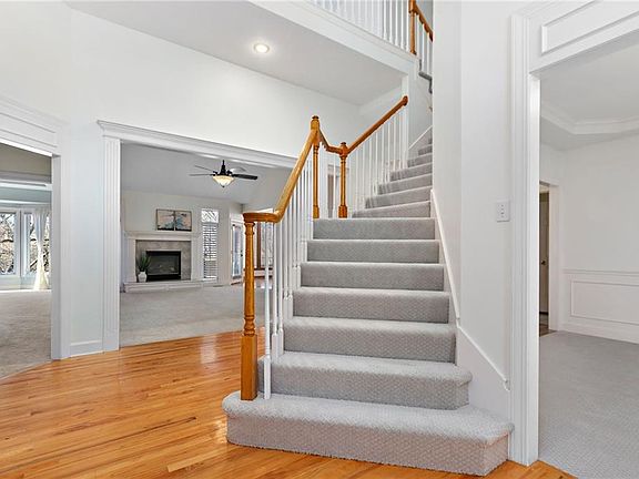 5th image of 4624 Roberts St