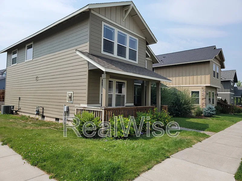 4 bed, 2.5 bath, 2160 sqft, $2,399 — Photo 3