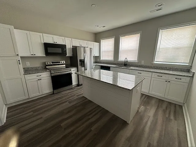 298 Fremont Ave — Photo 6