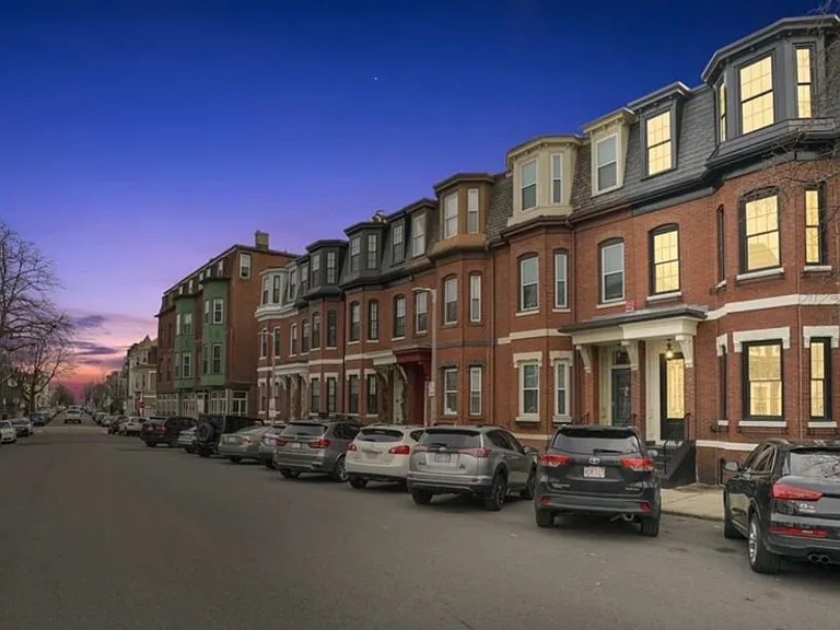 Quiet City Point street, steps to the parks, beaches and neighborhood restaurants.